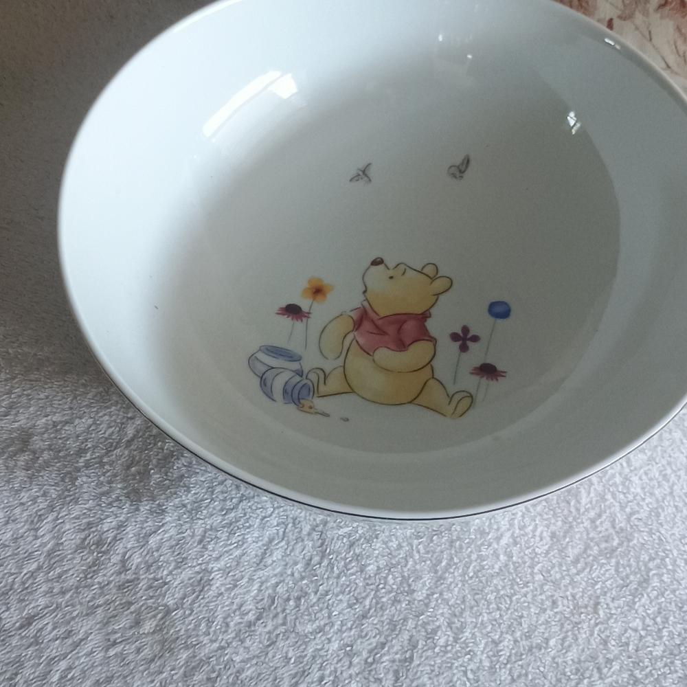 Disney Winnie the Pooh Serving Bowl - Picture 4 of 4